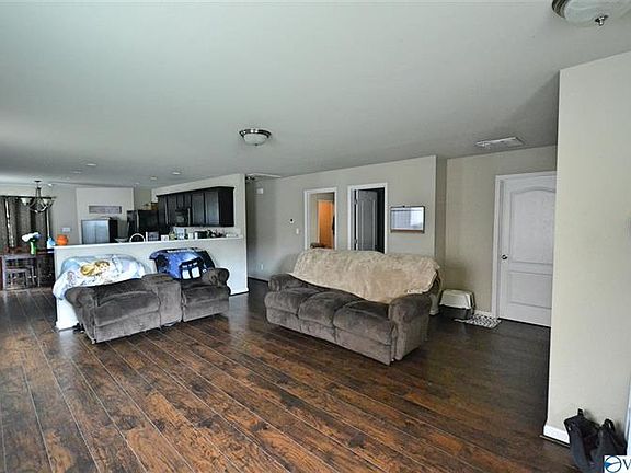 3rd image of 126 Darrow Creek Dr