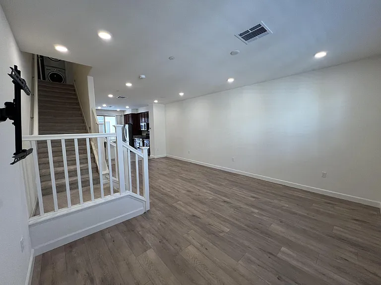 2762 Ferrara Cir — Photo 10