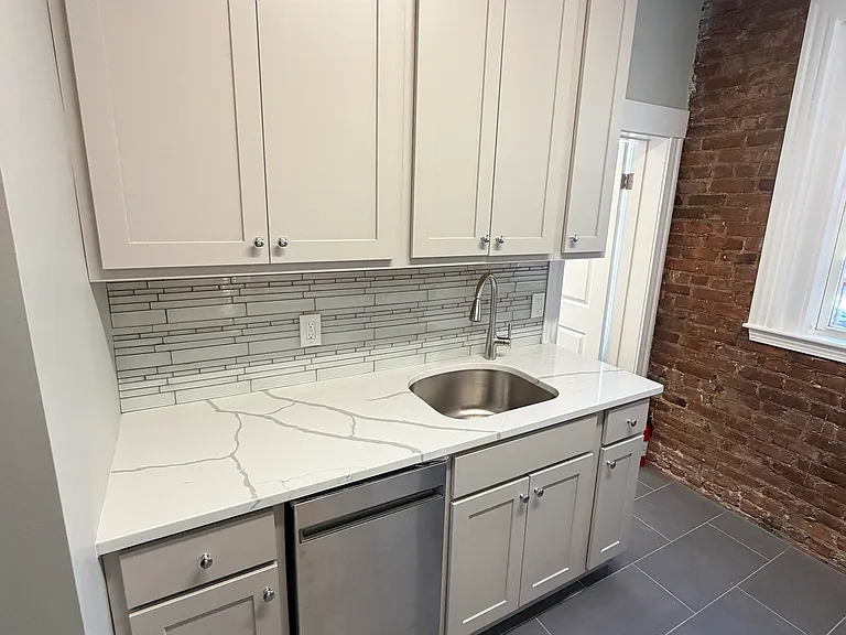 32 Park Vale Ave #5 — Photo 2