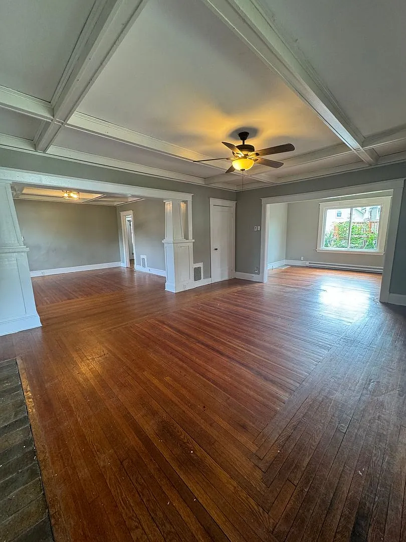 5 Bedroom House — Photo 3