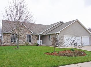 1181 Niagara Rd, Oconomowoc, WI 53066