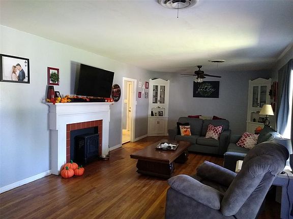 4th image of 1609 Crestwood Dr