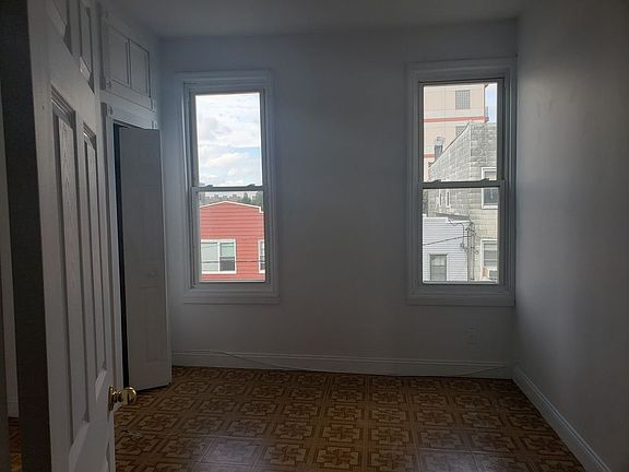 3rd image of 27-18 39th Ave #3