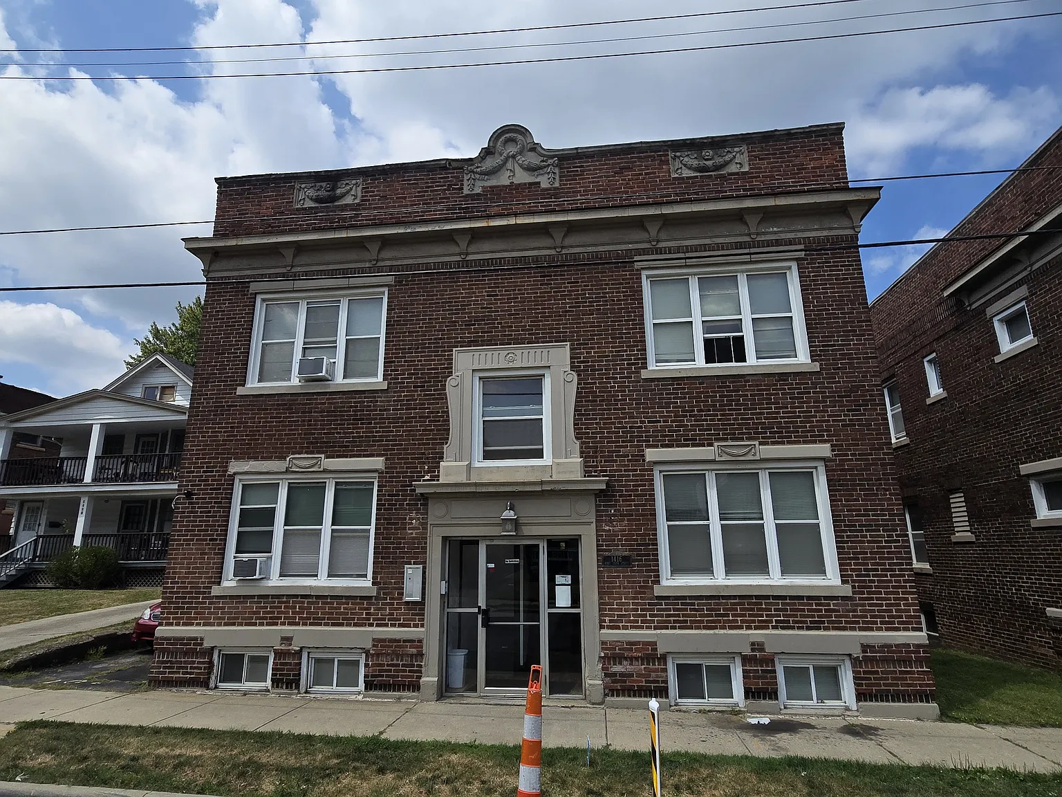2 bed, $925 — Photo 1