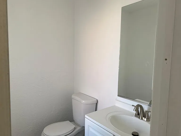 421 W 2nd St — Photo 3