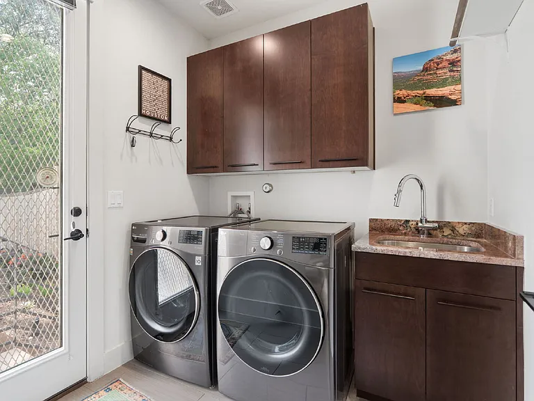 1102 W Monroe St — Photo 37