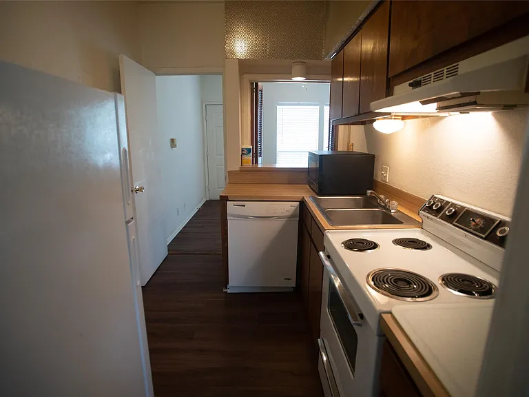 3000 Guadalupe St #208 — Photo 5