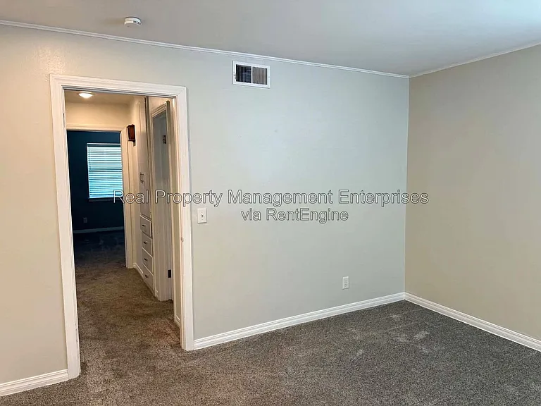 2301 N Warren Ave — Photo 26