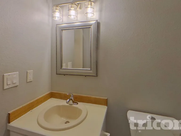 910 Foothills Ct — Photo 11