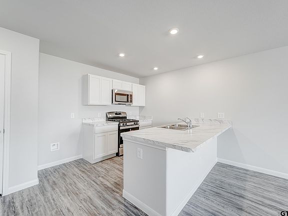 4th image of 1202 Hidden Valley Dr