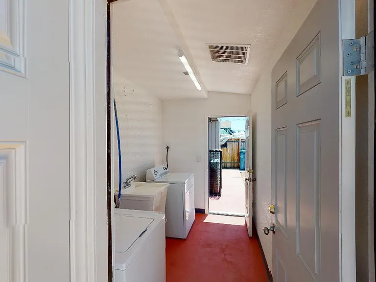 418 S 11th St — Photo 28