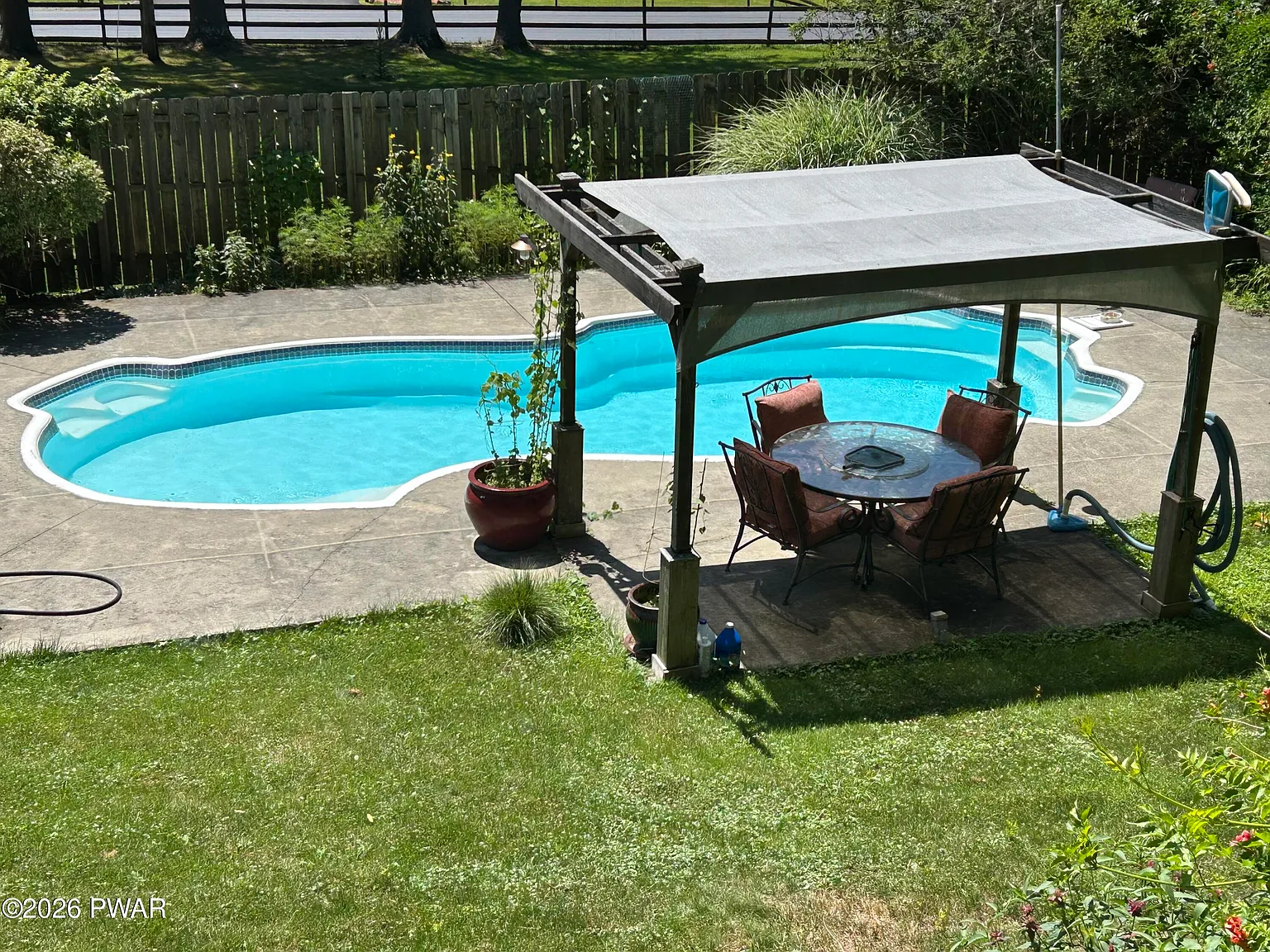 1 bed, 1.0 bath, 1200 sqft, $2,100 — Photo 2