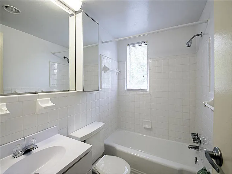 Shawnee Apartments — Photo 11