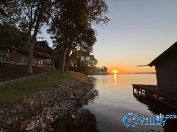 210 Signal Point Dr, Guntersville, AL 35976