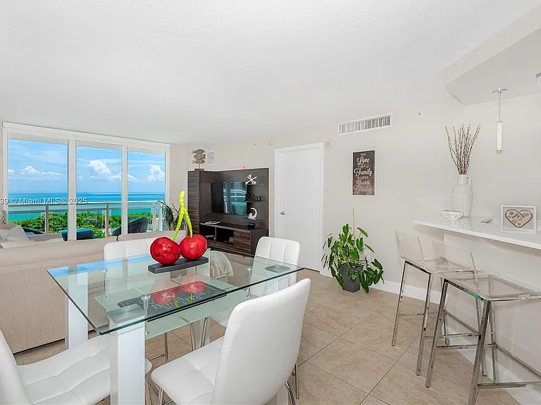 6917 Collins Ave #511 — Photo 18