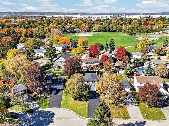 2nd image of 581 Lord Simcoe Ct