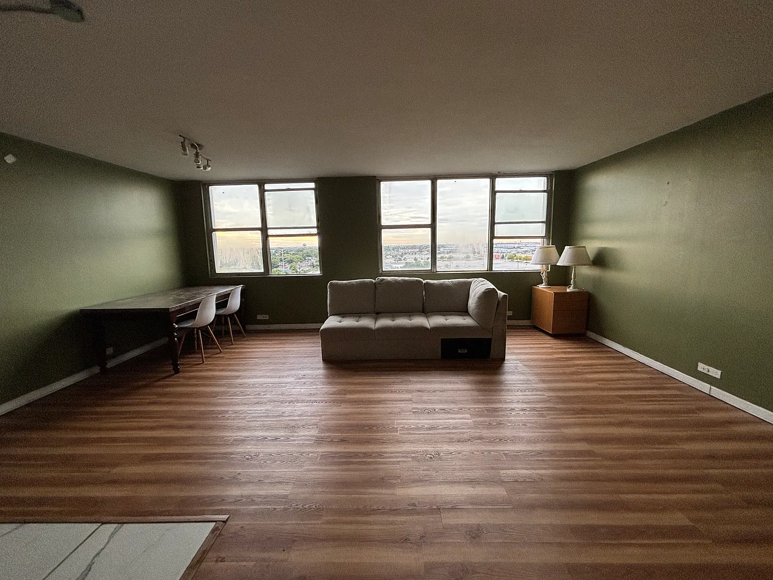 1 bed, 700 sqft, $1,100 — Photo 3