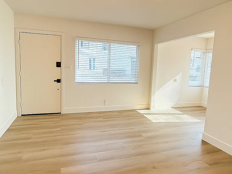 728 Cerritos Ave #A — Photo 4