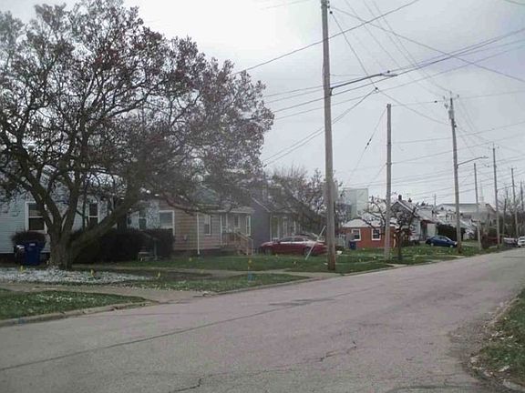 Exterior Neighborhood (street photo)