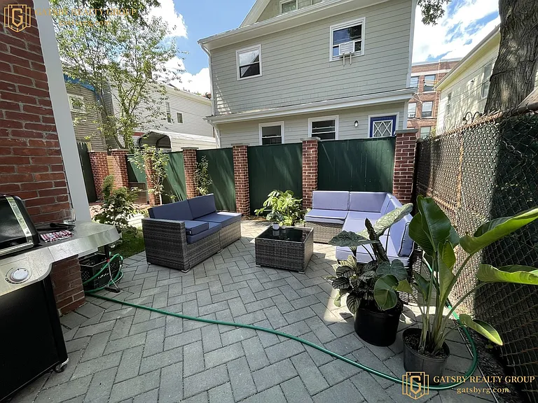 208 Windsor St — Photo 13