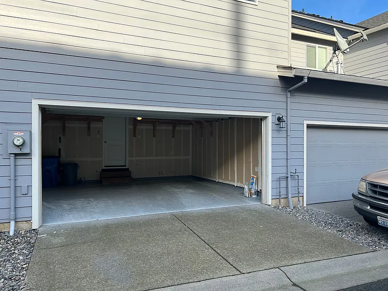 207 NE 52nd St — Photo 35