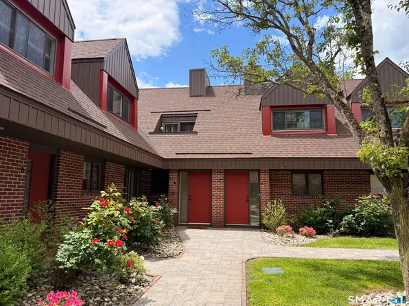 132 Montoya Dr #132, Branford, CT 06405