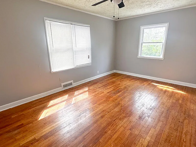5142 Brooklyn Ave — Photo 23