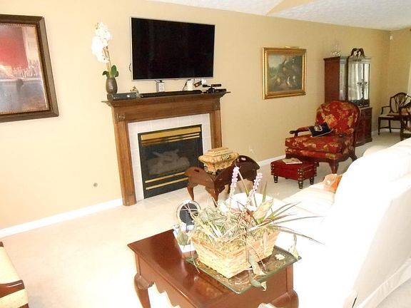 4th image of 923 Middleton Pl