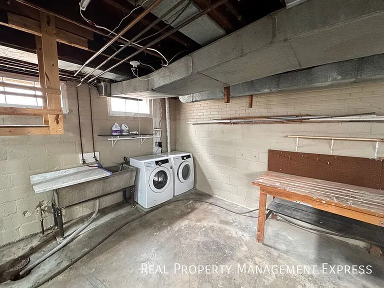 509 W 25th St — Photo 48
