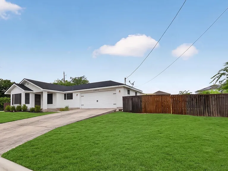 2964 Vista Pkwy — Photo 2
