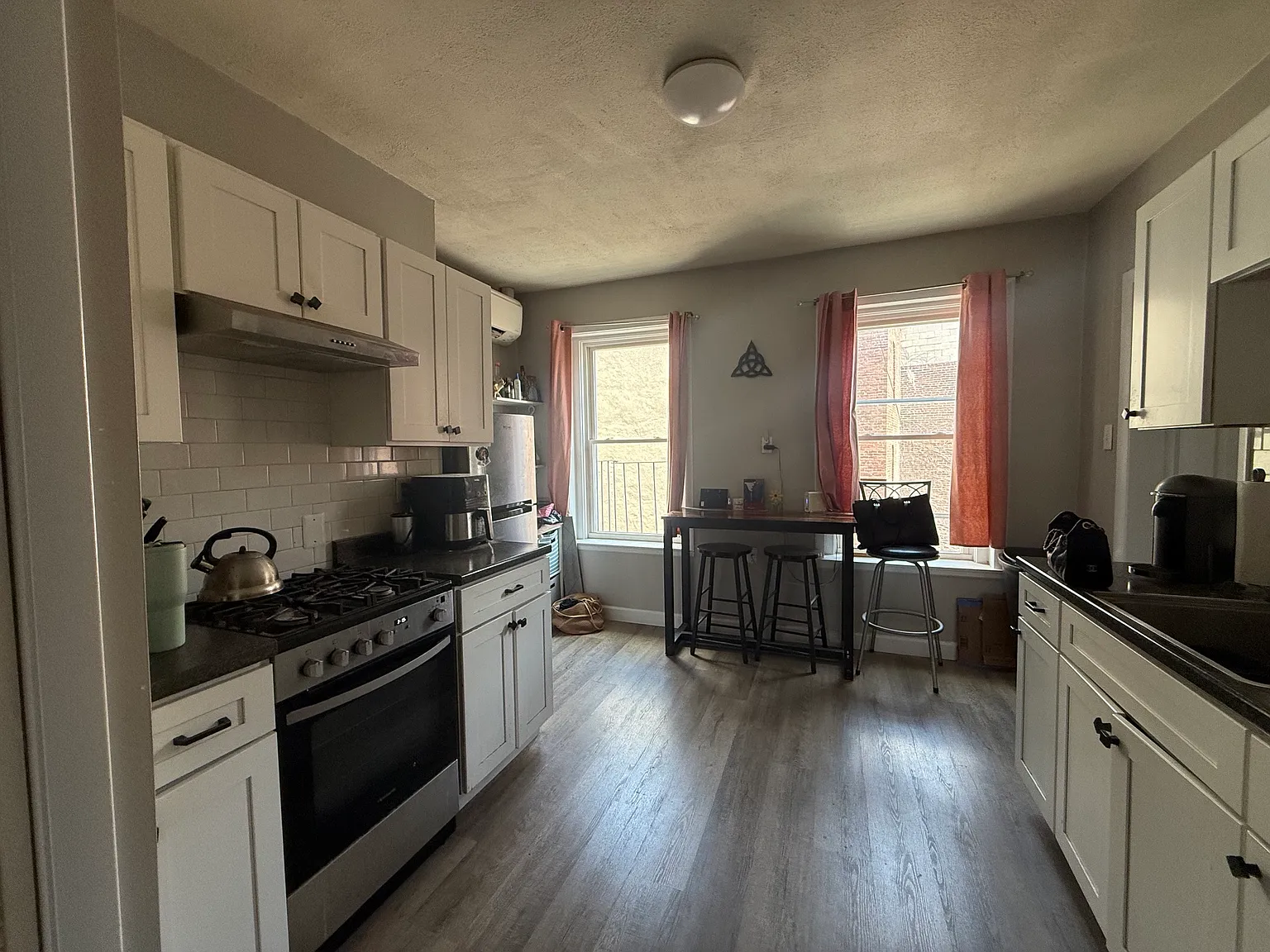 1 bed, 700 sqft, $2,500 — Photo 2