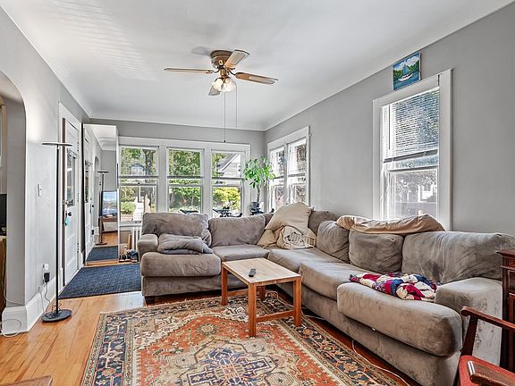 5th image of 3232 Aldrich Ave S
