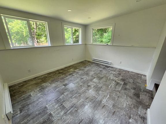 4th image of 154 Simcoe St #Basement