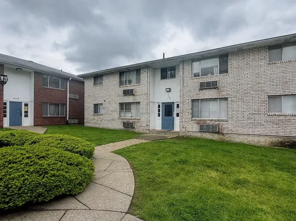 2000 Woodlawn Ave NW, Canton, OH 44708