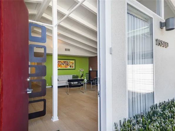 19800 Friar St, Woodland Hills, CA 91367