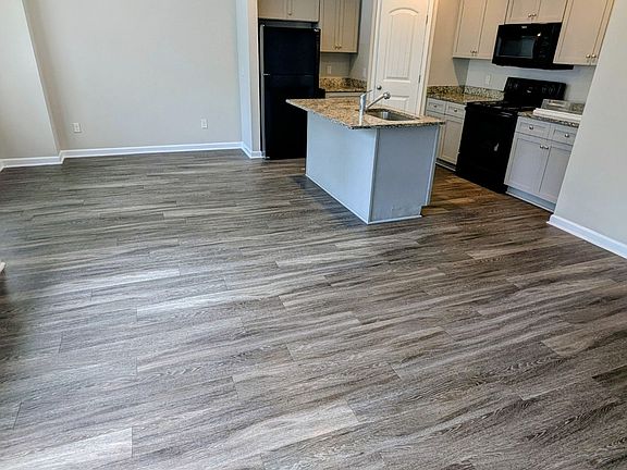 3rd image of 612 Pippin Dr