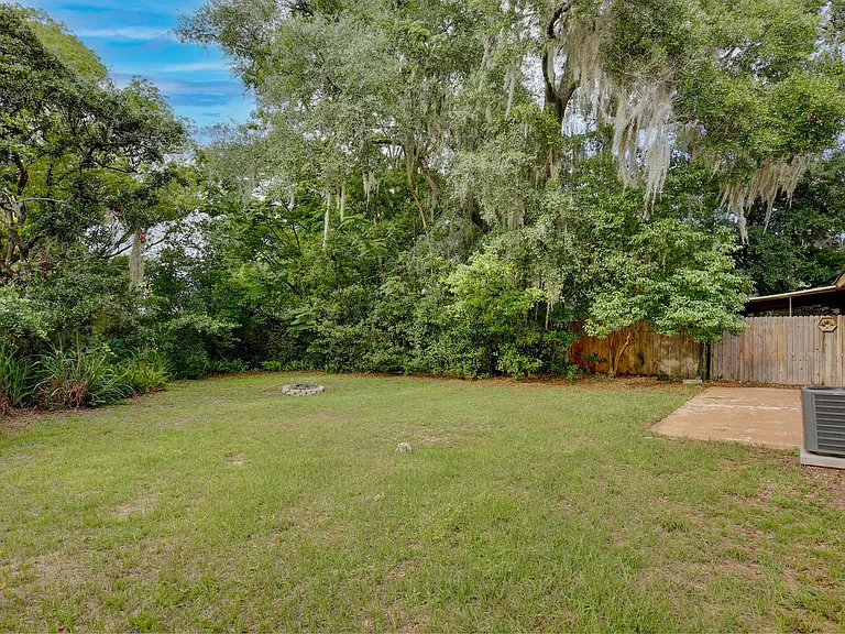 365 E Marvin Ave — Photo 16