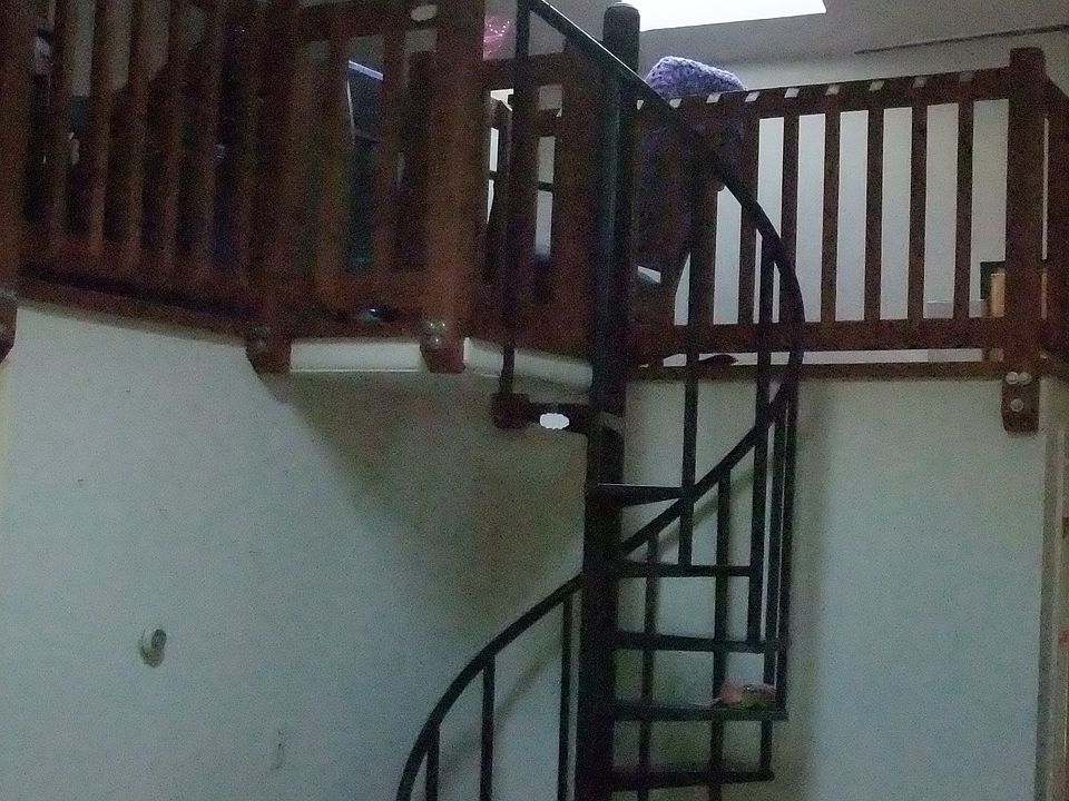 2nd image of 76 Upper North Shore Rd #3