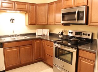 8132 Lake Ter APT F5, Louisville, KY 40222