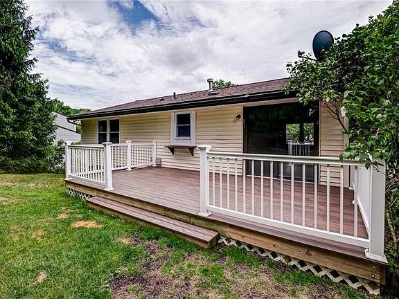 3rd image of 429 Deerfield Dr