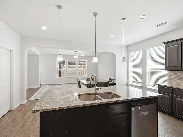 1113 Twin Brooks Ln — Photo 13