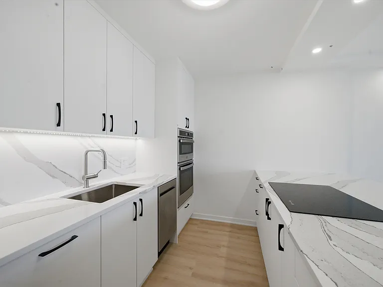 1560 N Sandburg Ter #2704 — Photo 3