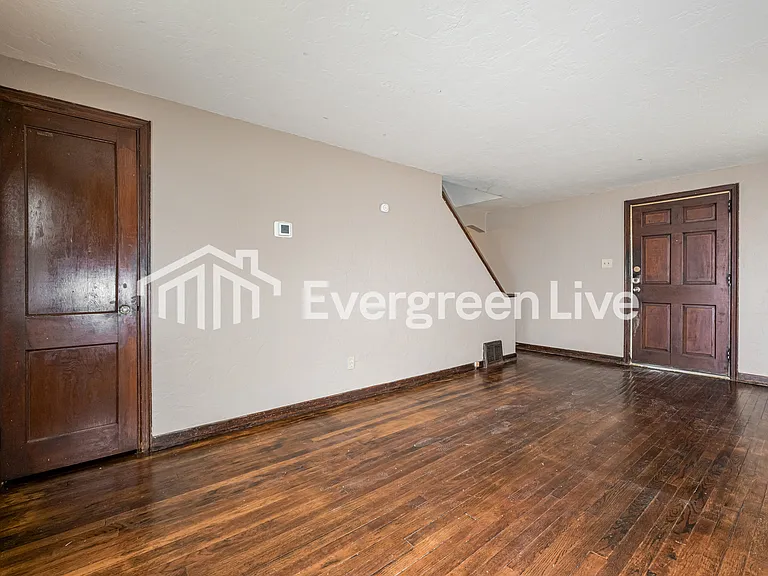 712 Lynda Ln — Photo 4