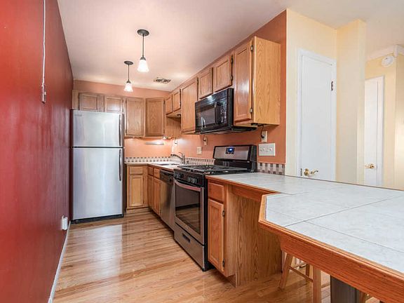 3rd image of 2025 E Greenwich Ave Unit 315