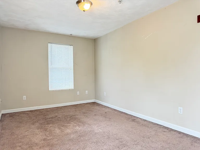 182 London St #2 — Photo 6
