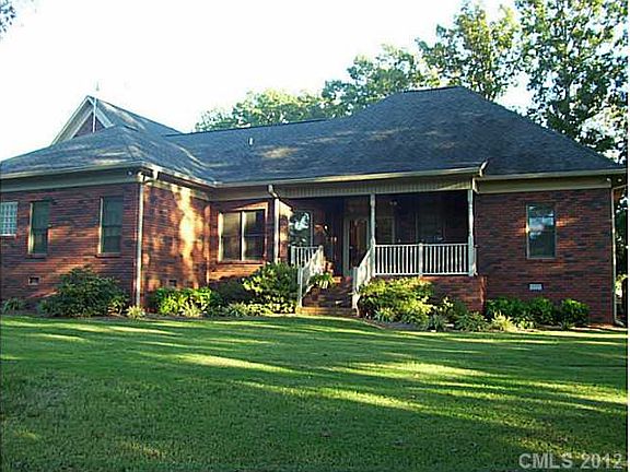 3rd image of 100 Verna Dr