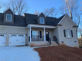 2912 Hopewood Ln, Winston Salem, NC 27103