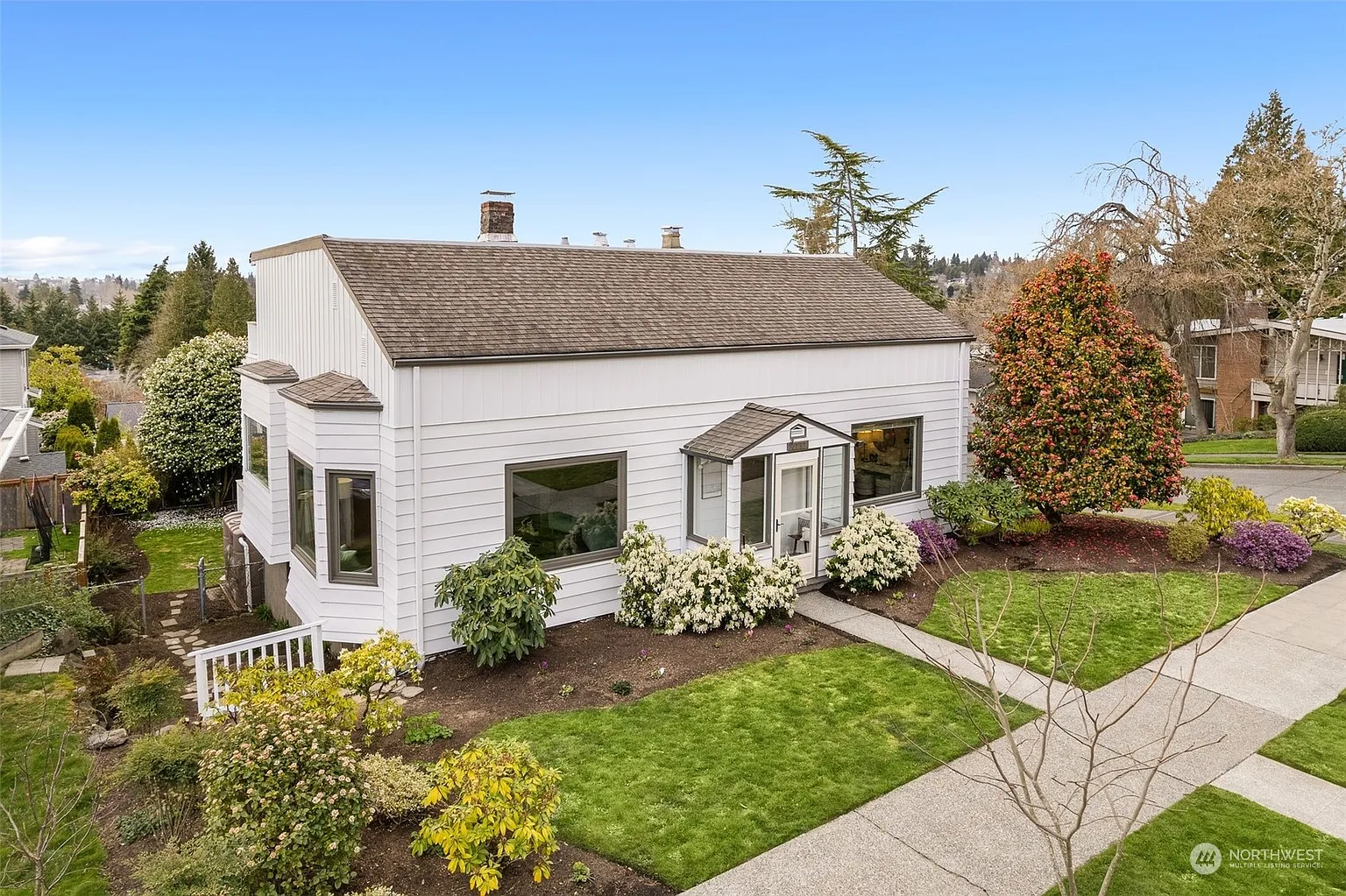 4757 45th Avenue NE photo 1