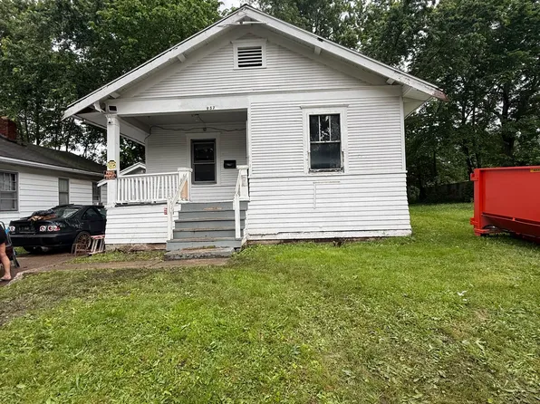 957 W View St, Decatur, IL 62522