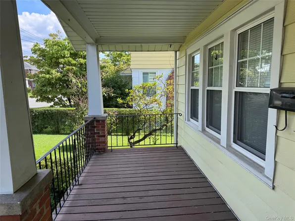 22 Irma Ave, Port Washington, NY 11050